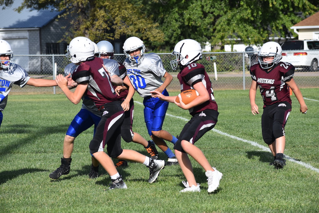 Junior High Football Falls Short to the Bulldogs