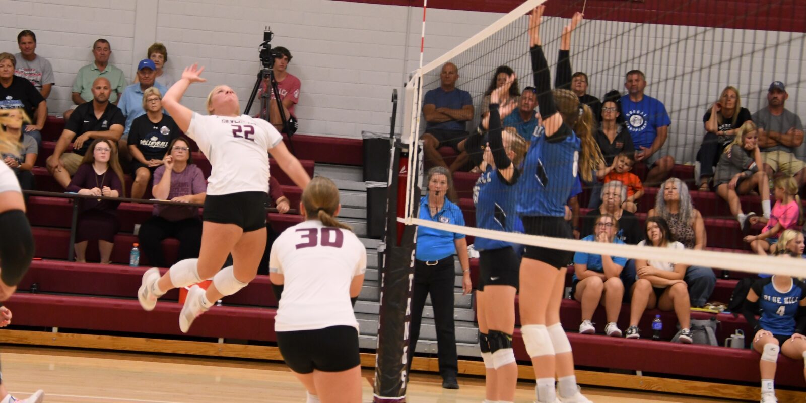 Mustangs Triumph Over Bobcats in Five-Set Thriller